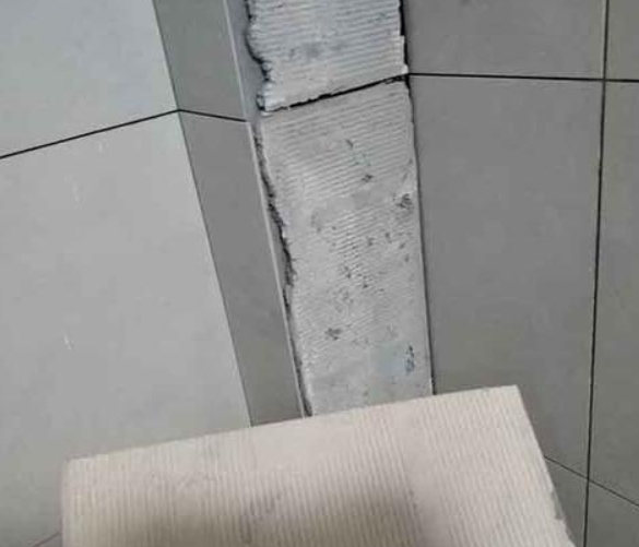 黄骅瓷砖空鼓维修公司分享下厨房瓷砖脱落的补救措施。